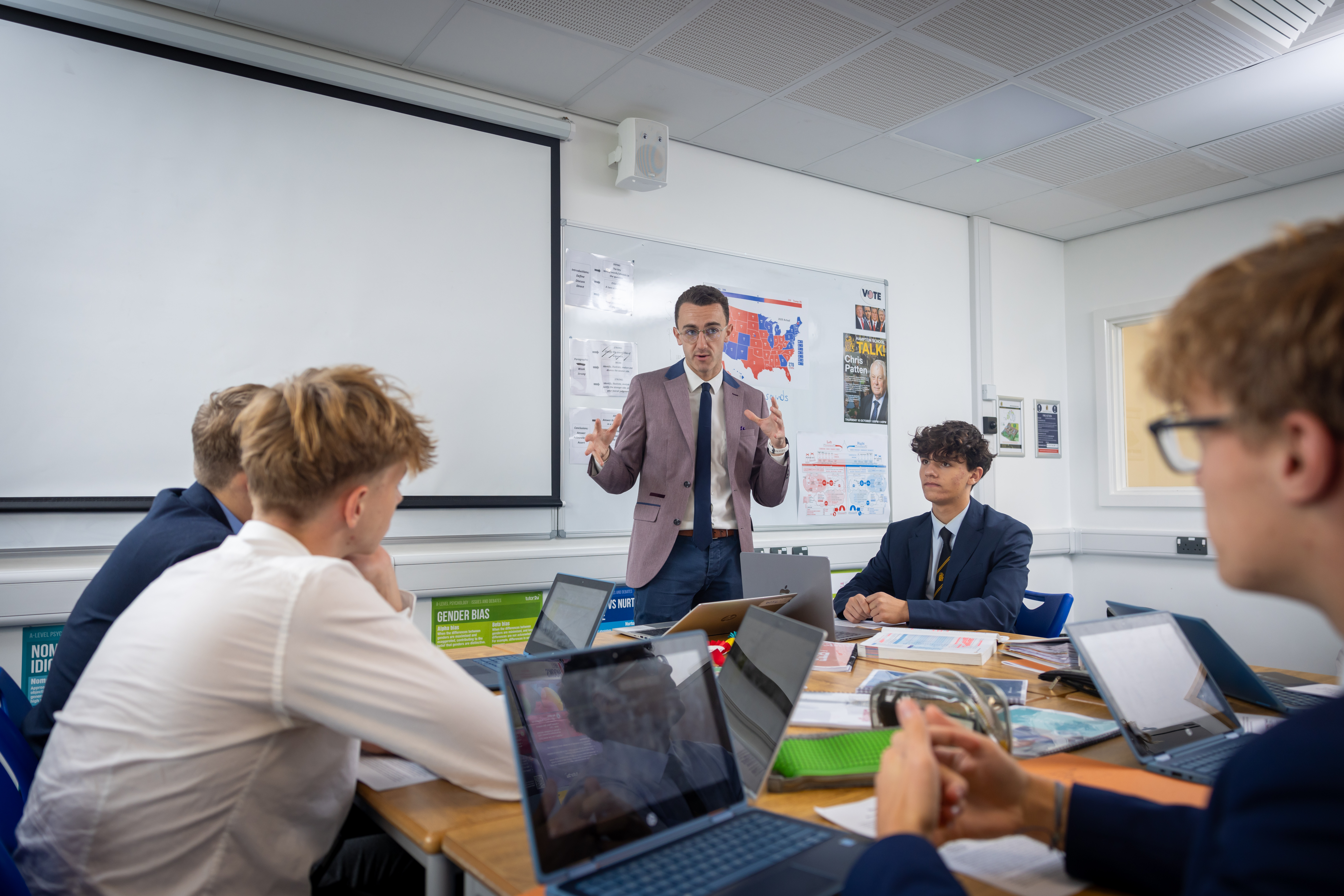 https://hamptonschool.org.uk/wp-content/uploads/Hampton-School-289.jpg